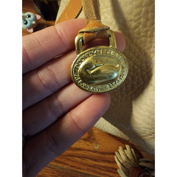 Vintage Dooney &‎ Bourke Leather Drawstring Bucket Bag White & Tan Trim 1980s - Picture 4 of 13